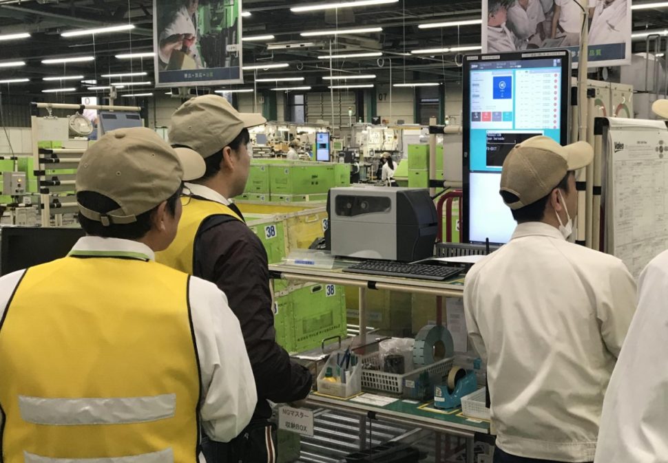 Digital workstation at the shopfloor of manufacturing plant